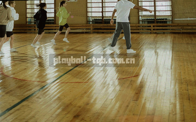 日历与条形图组合的信息图，表示近30天比赛场次